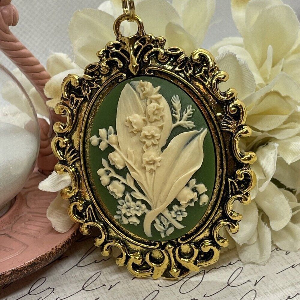 St Patricks Day Green Lily Of Valley Irish Celtic Wedding Necklace Cameo Pendant